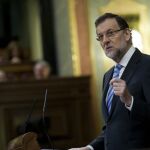 «Si no arreglamos la macroeconomía es imposible atender a las personas», rebate Rajoy a Cayo Lara