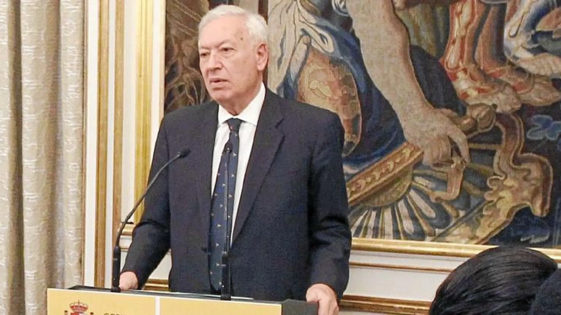 El ministro de Exteriores, García-Margallo, ayer durante el almuerzo con los embajadores que presentaron credenciales en el Palacio de Viana