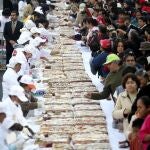 Miles de mexicanos degustan hoy un roscón de Reyes de más de 9.000 kilos y 1.900 metros de largo