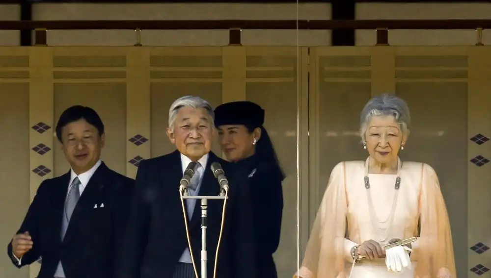 Naruhito, el emperador emérito Akihito, la princesa Masako y la emperatriz emérita Michiko