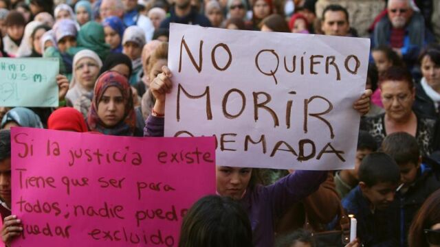 Más de 600 personas despidieron a los cuatro hermanos muertos en un incendio en su casa de El Vendrell
