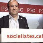Miquel Iceta pronuncia unas palabras en la sede del PSC, esta tarde en Barcelona, tras ser elegido nuevo primer secretario del partido en Cataluña.
