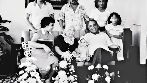 TODO EL CLAN. Su familia, en Barranquilla el 26 de octubre de 1982, cuando le concedieron el Nobel