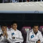 Imagen para la posteridad del banquillo del Madrid, en La Rosaleda, con cuatro canteranos: Nacho, Morata, ¡Casillas! y Callejón, delante Mourinho