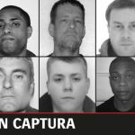 Cartel con la imagen de los 10 fugitivos británicos más buscados en España