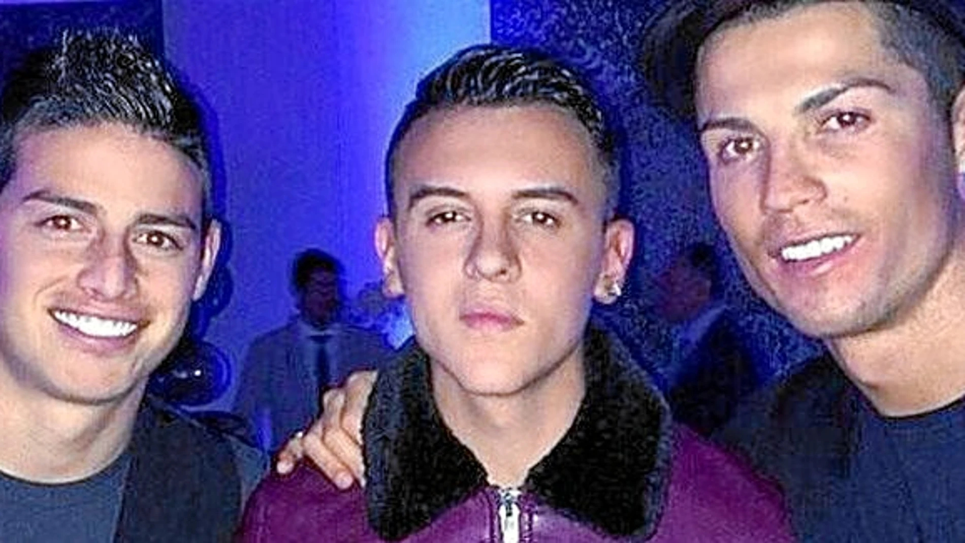 James Rodríguez, el cantante Roldán y Cristiano
