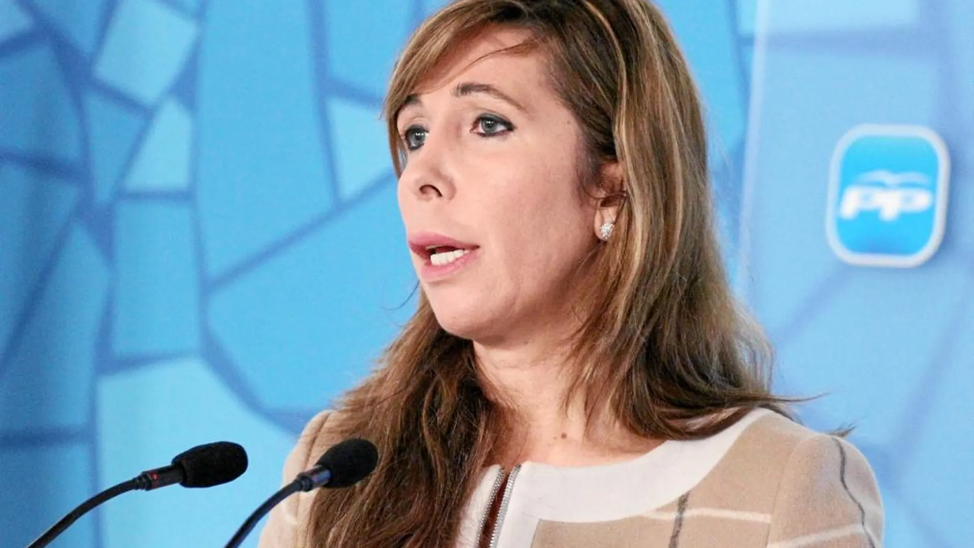 Sánchez-Camacho, durante la conferencia de Prensa que protagonizó ayer