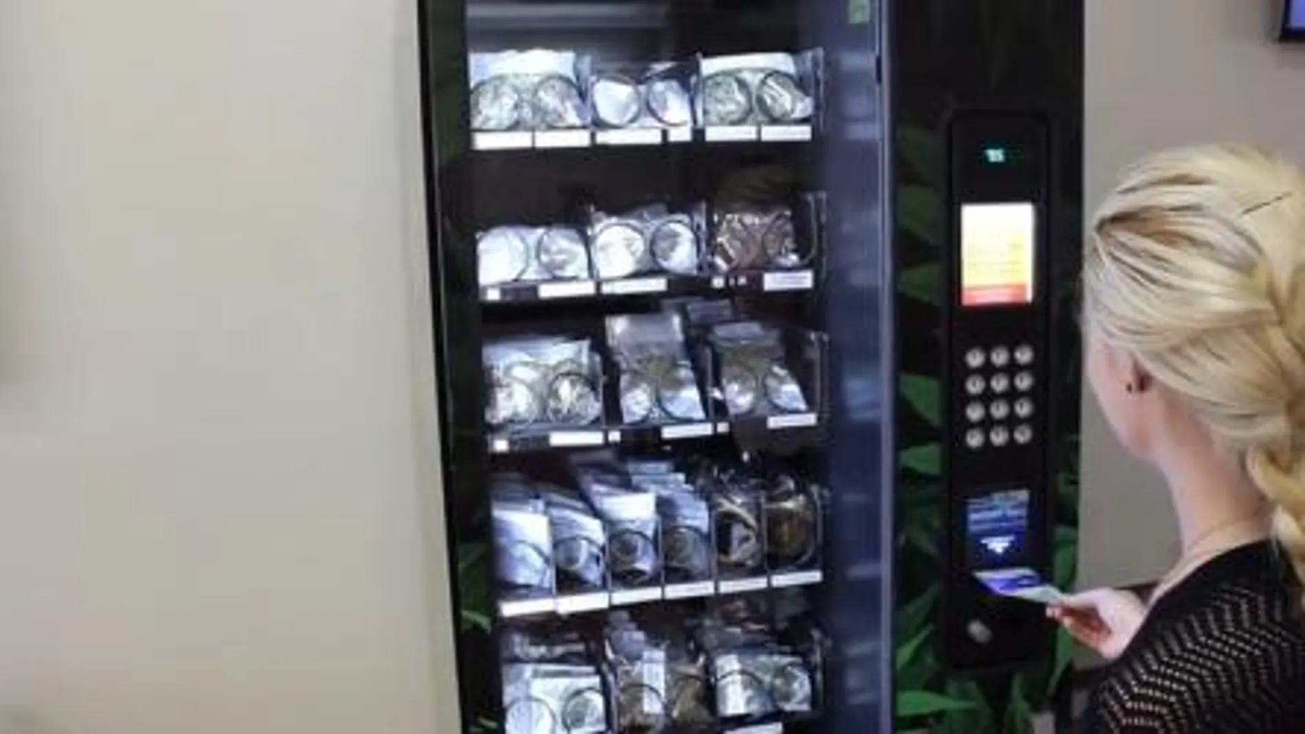 Instalan la primera máquina de venta de marihuana en Canadá