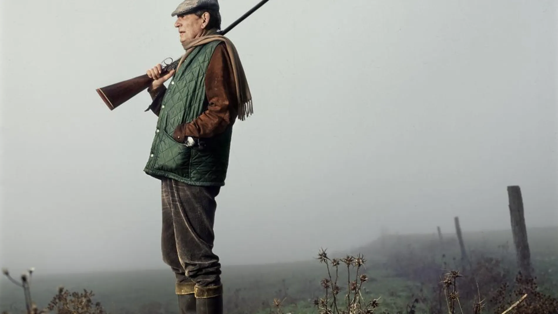 Miguel Delibes, en 1993, con sus ropas de cazador, una afición que siempre defendió