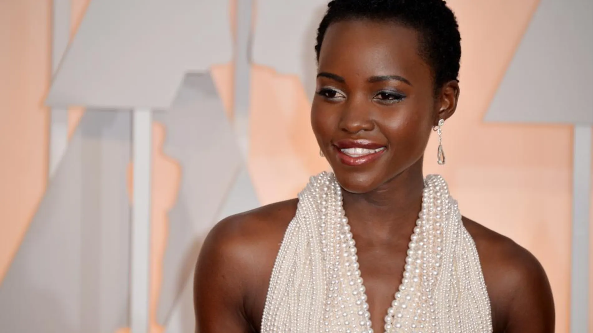 Roban el vestido de perlas que Lupita Nyong'o lució en los Oscar