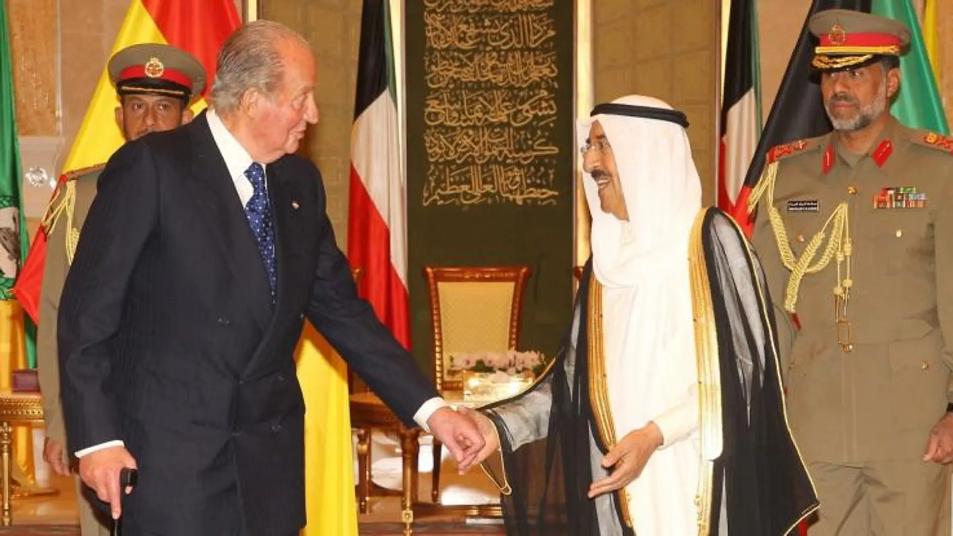 El Rey durante el encuentro con el emir de Kuwait, jeque Sabah al Ahmad al Sabah.