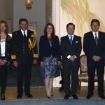 De dcha. a izda, el embajador de Grecia en España, don Franciscos Verros, acompañado por los miembros del comité de recepción por el Día Nacional.