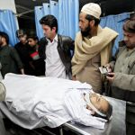 Parientes del abogado Samiullah Afridi reciben su cadáver