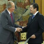 El Rey entrega al presidente de Endesa, Borja Prado, el noveno Premio Fondo para la Protección de la Naturaleza (Fondena).