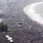 La impresionante playa de Copacabana se vio desbordada por la multitud
