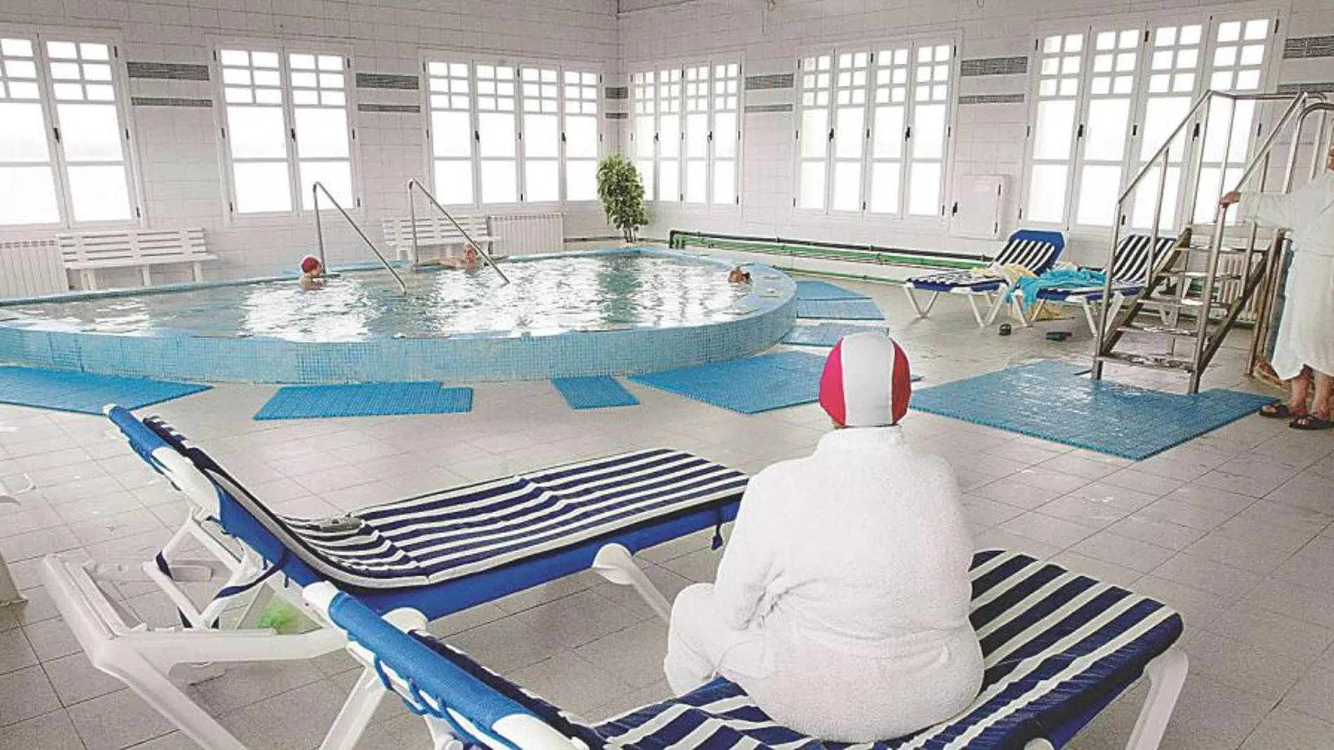La Junta oferta 4.000 plazas en cinco balnearios para mayores de 60 años