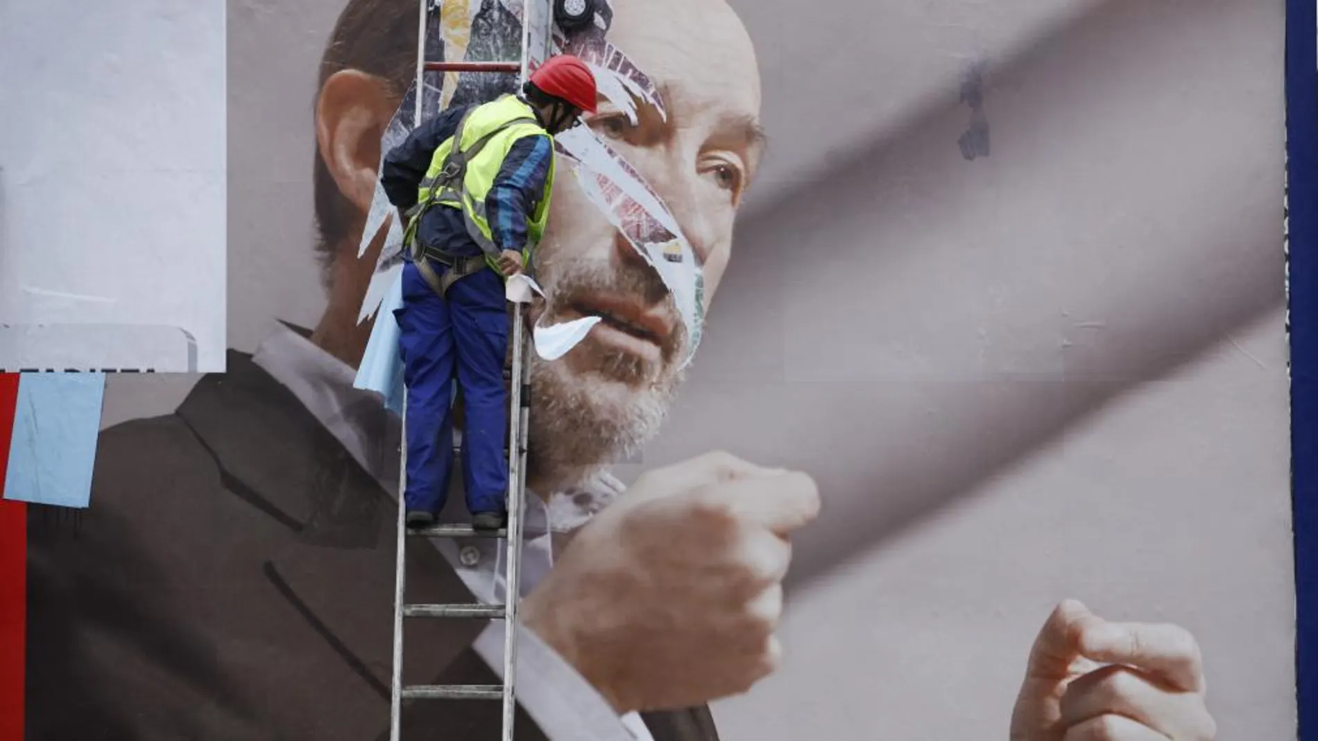El último cartel. Desde que en 2011 Rubalcaba perdió las elecciones ha sido incapaz de reconstruir el PSOE