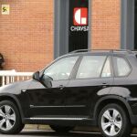 La Guardia Civil recoge el material incautado tras el registro de la empresa CHAVSA en Sevilla
