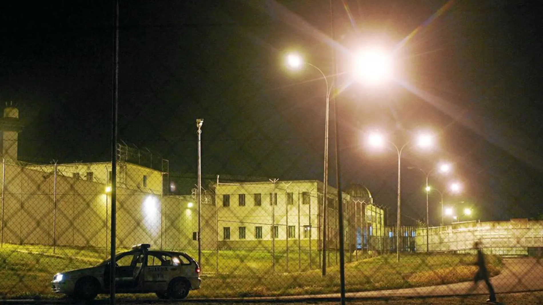 Imagen nocturna de la prisión de Picassent