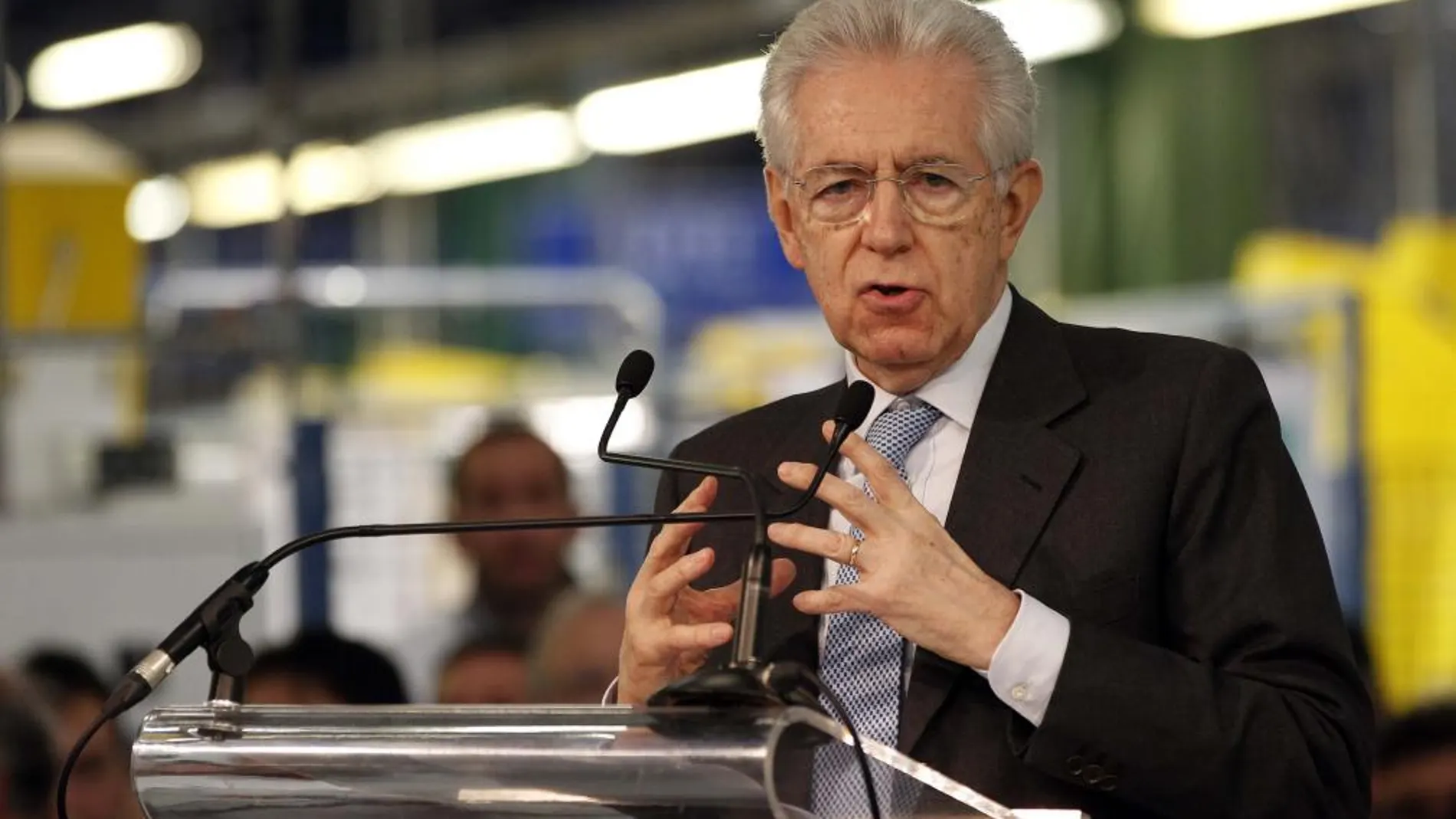 Mario Monti, ayer en la factoría de Fiat