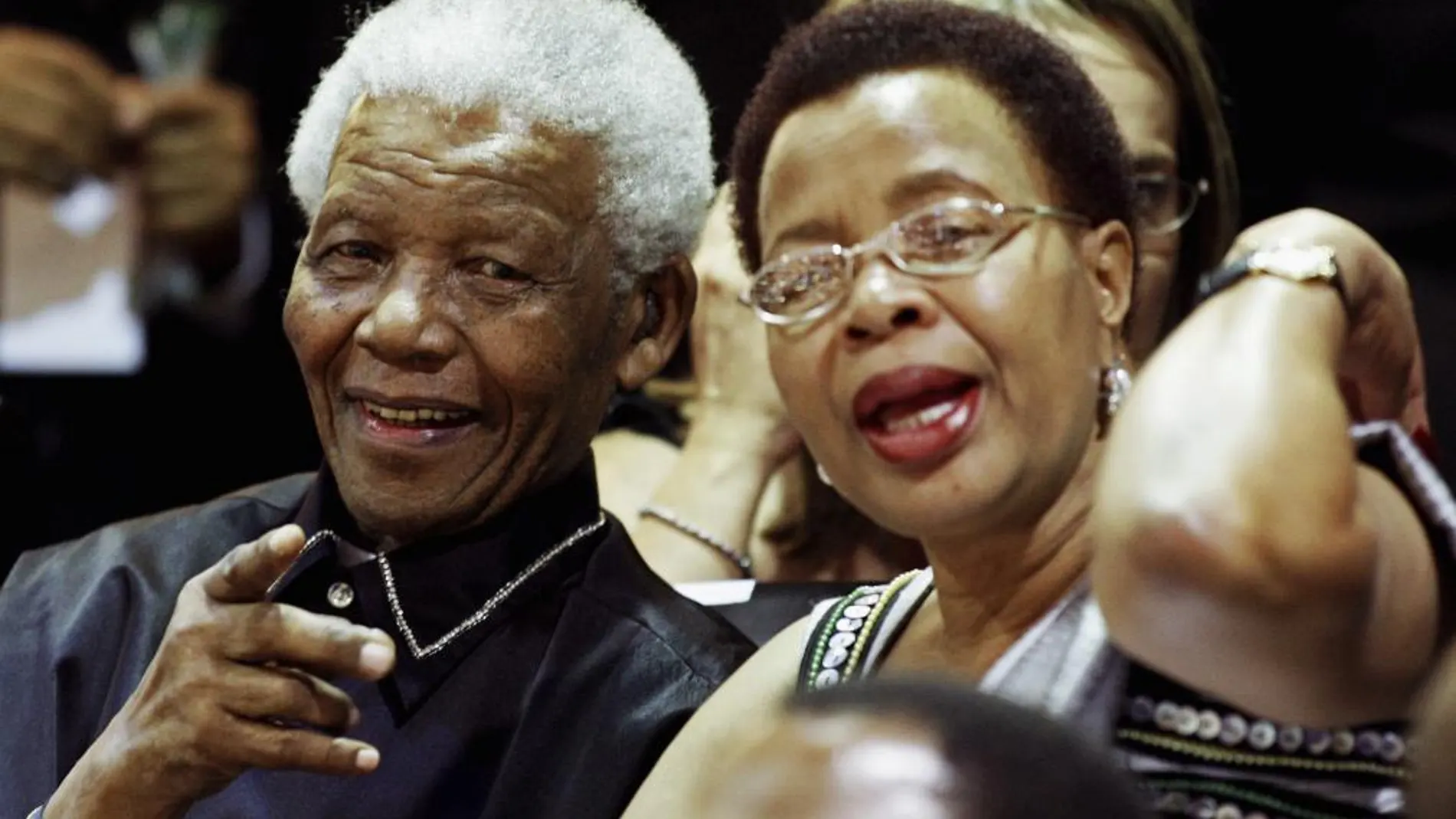 Nelson Mandela y su mujer Graca Machel