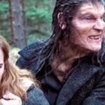 El actor, caracterizado como hombre lobo, junto a Emma Watson en una escena de Harry Potter.