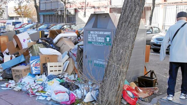 La basura acumulada en una calle de la ciudad