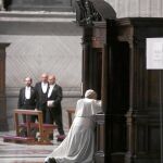 El Papa Francisco recibió confesión ayer durante la celebración de la penitencia