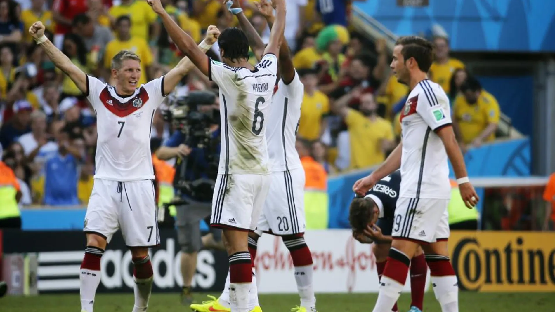 Los jugadores alemanes celebran el triunfo ante Francia