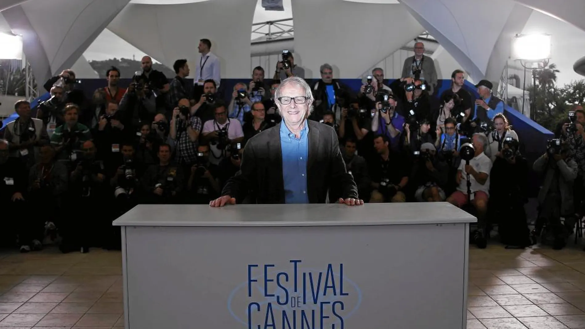 EL FOCO ES SUYO. Loach, ayer, en olor de multitudes antes de la presentación de su nuevo filme en Cannes