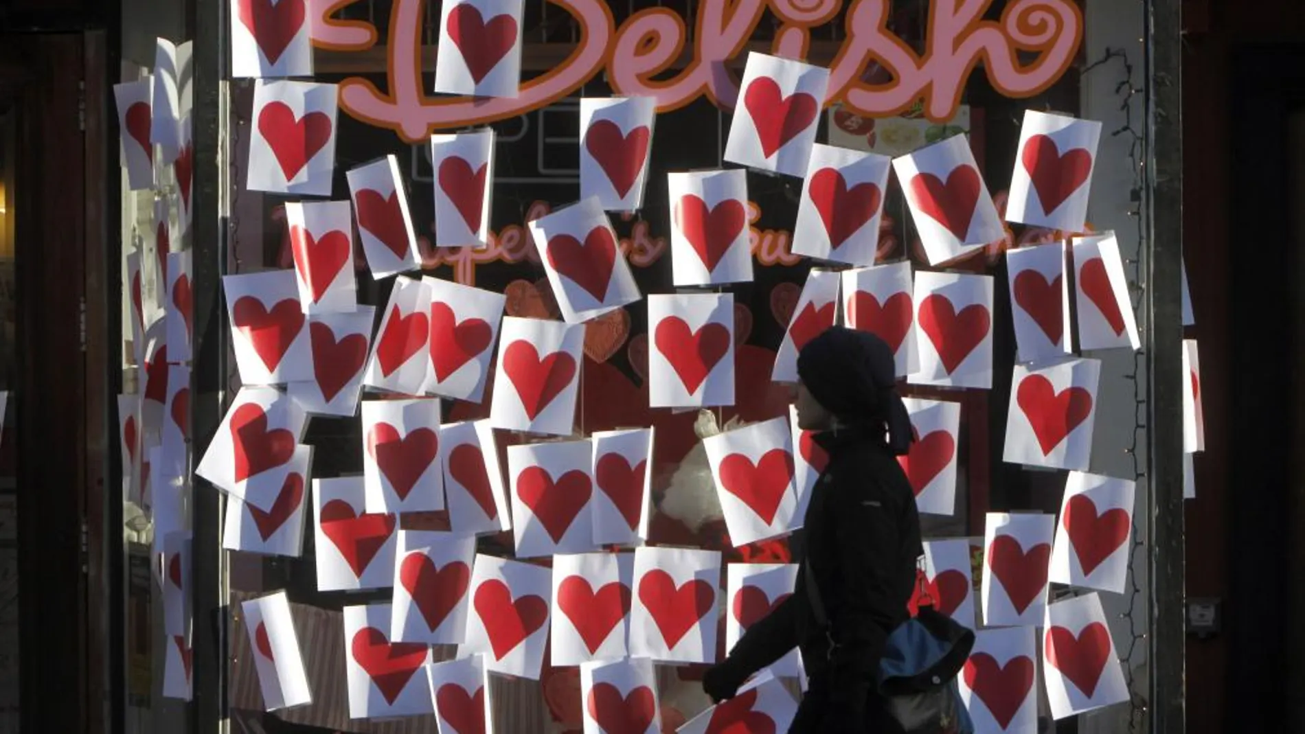 Escaparate decorado para celebrar el Día de San Valentín en Montpelier.