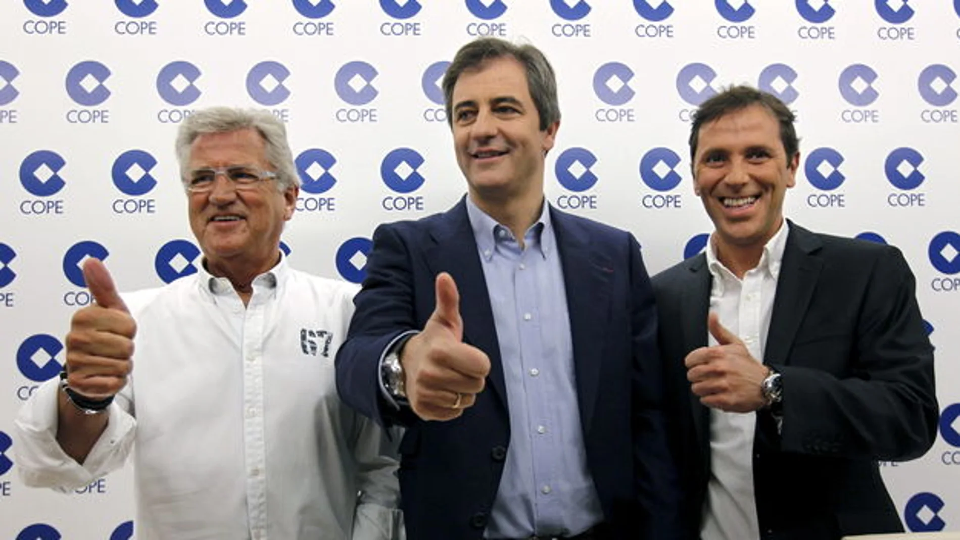 Pepe Domingo Castaño, Manolo Lama y y Paco González el día que anunciaron su renovación por la Cope