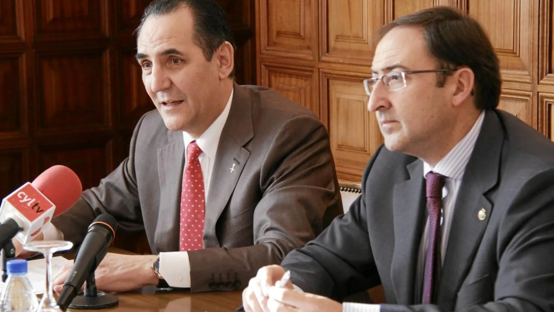 El presidente de Iberaval, José Rolando Álvarez, y el alcalde de Palencia, Alfonso Polanco, presentan el acuerdo