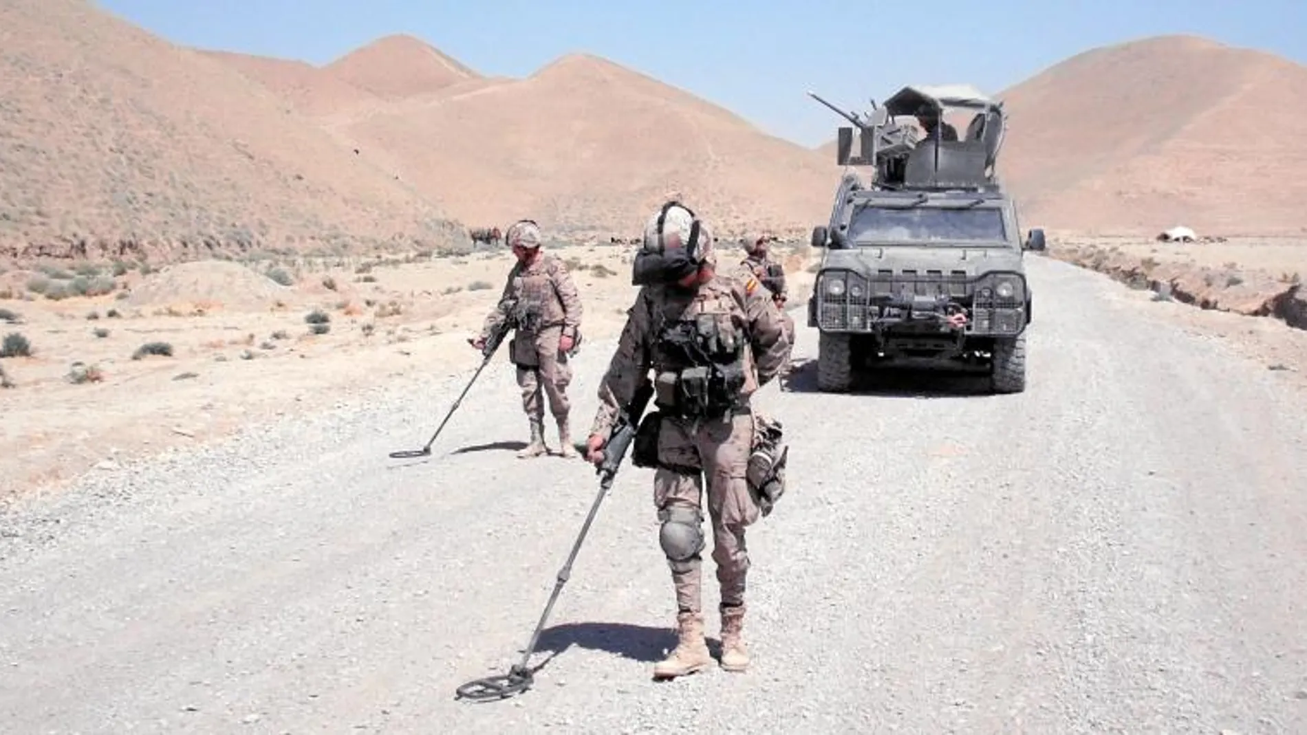 Militares españoles realizan labores de reconocimiento en la ruta Opal