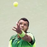 Jo-Wilfried Tsonga durante un partido en el que derrotó a Djokovic