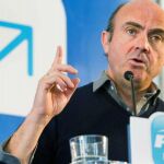 Luis de Guindos, durante la clausura de la Convención Regional del PP de la Rioja, en Logroño.