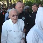 Un hombre de 90 años se enfrenta a dos meses de cárcel por repartir comida a personas sin hogar