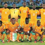 Los jugadores de la selección de Costa de Marfil, antes del comienzo de un partido de la Copa de África