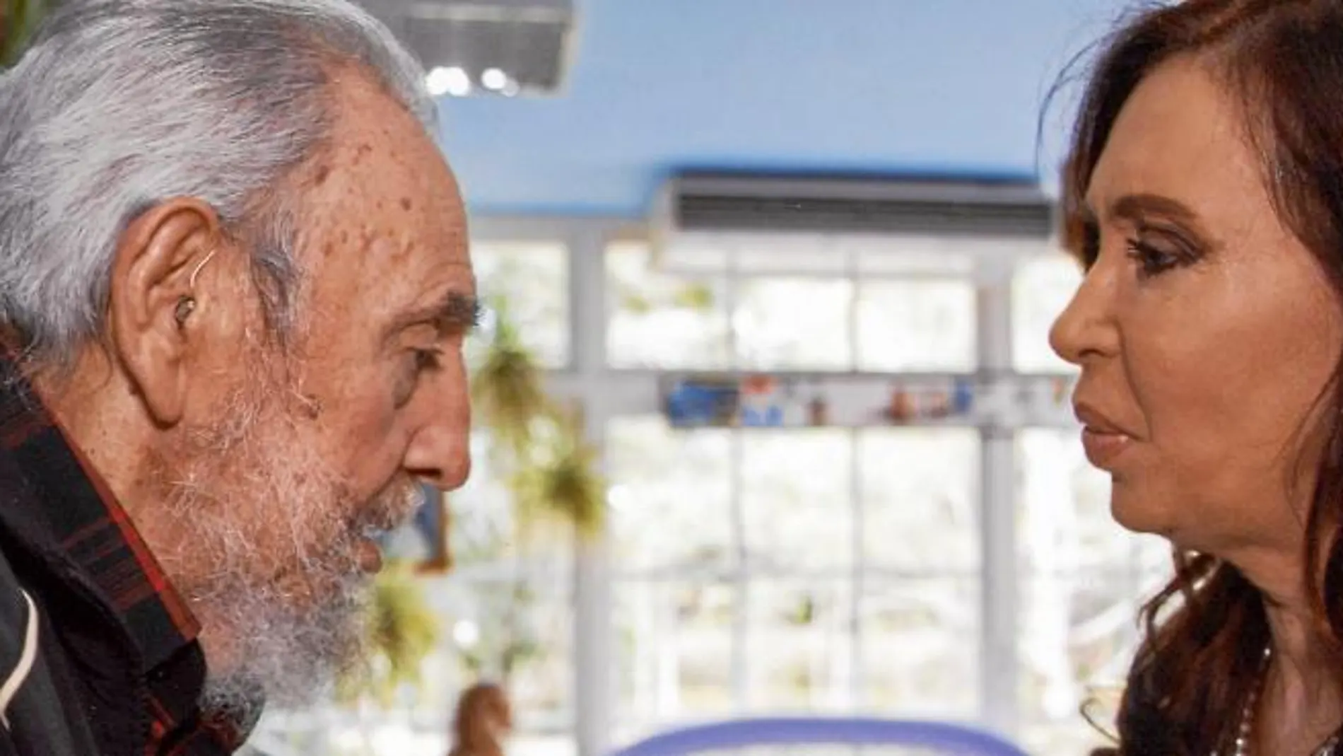 Cristina Fernández de Kirchner sí se reunió ayer con Fidel y Raúl Castro durante su breve estancia en Cuba