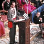 En la última proclamación a la que ha asistido el pueblo español, la de Juan Carlos I en el año 1975, el Rey leyó un discurso ante una corona de dimensiones más grandes de lo habitual. La corona procedía de un remate de una de las antiguas carrozas de Patrimonio Nacional.