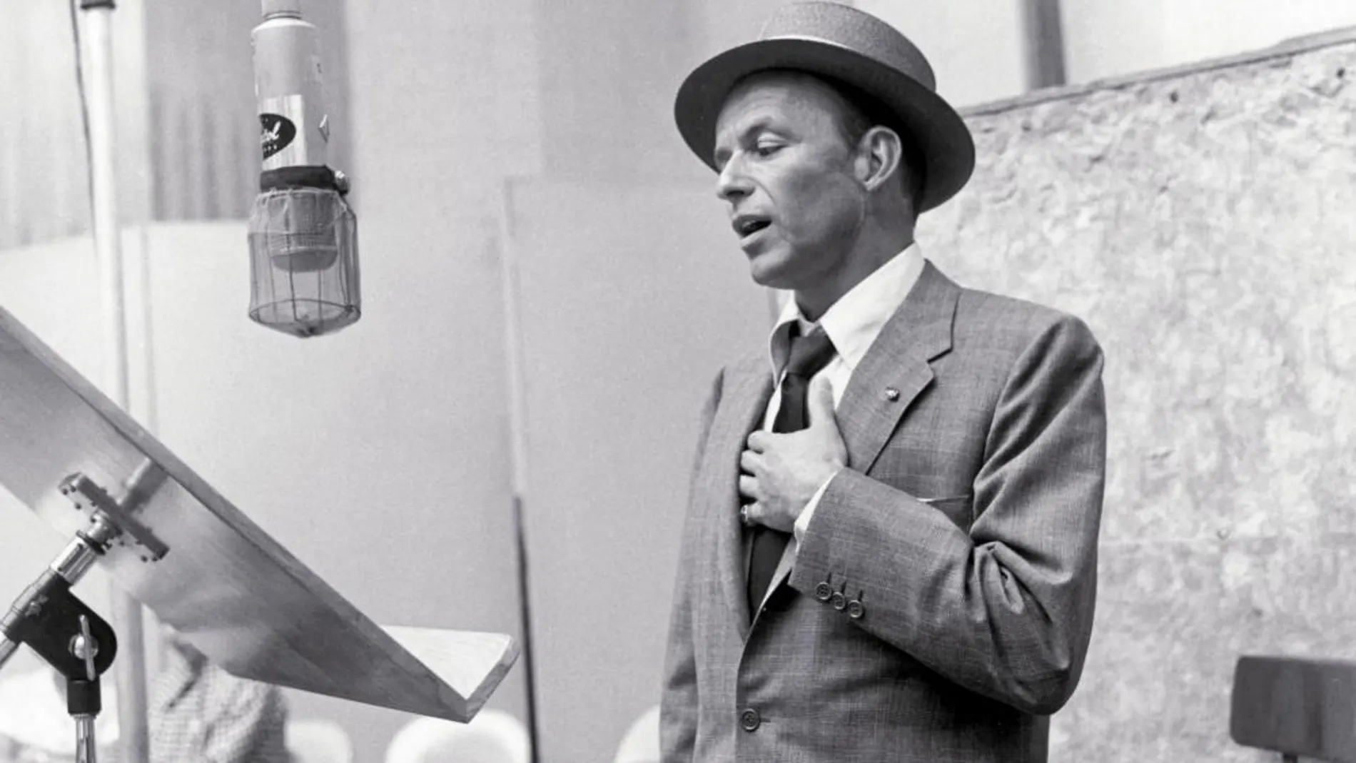 Sinatra, durante las «Golden Arm Recording Session», en 1955