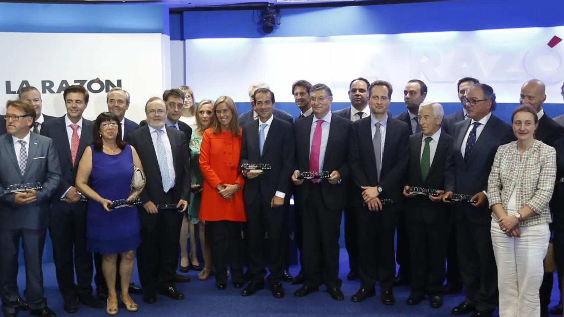 Foto de familia de los premiados
