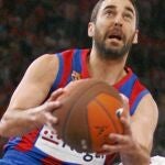 La «bomba» es que no esté en la NBA