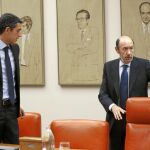 Eduardo Madina, junto a Alfredo Pérez Rubalcaba durante una reunión en septiembre de 2013