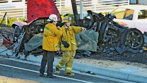 Así quedó el Porsche en el que viajaba Paul Walker