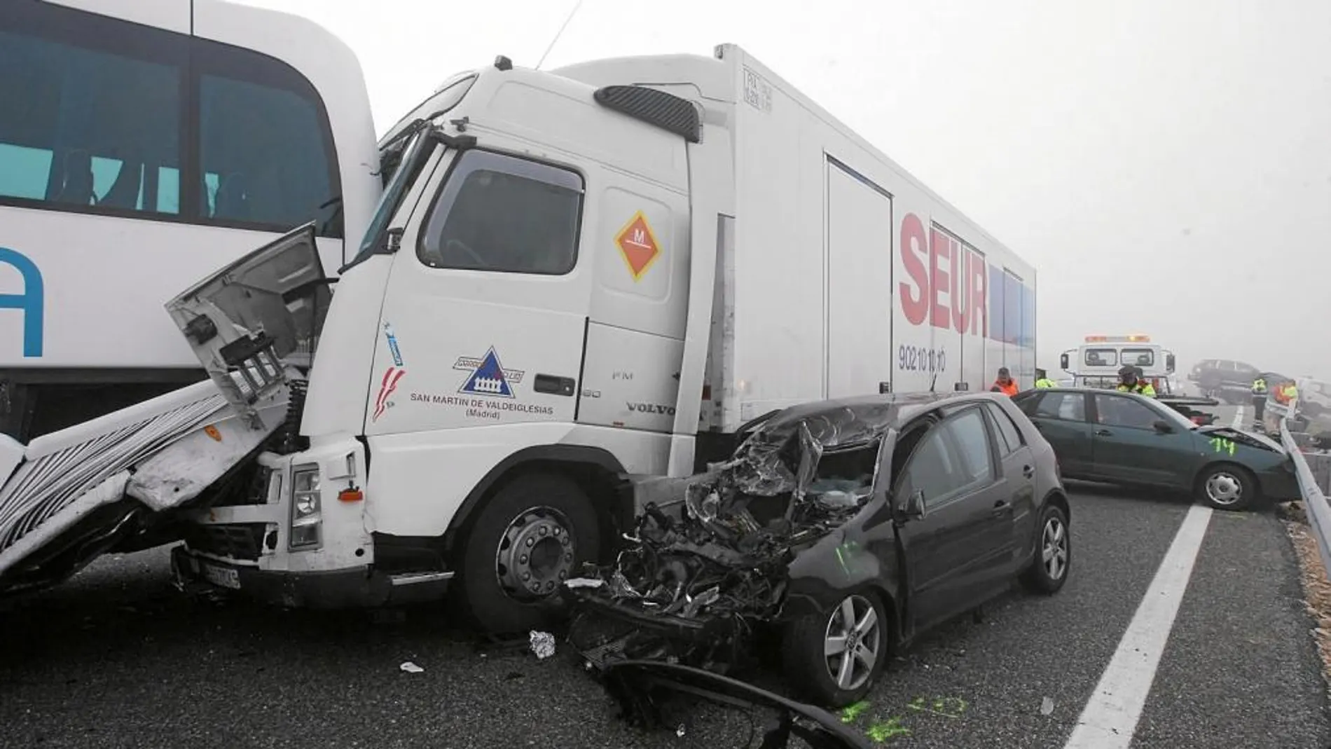 El aparatoso choque obligó a cortar la AP–2 durante unas siete horas