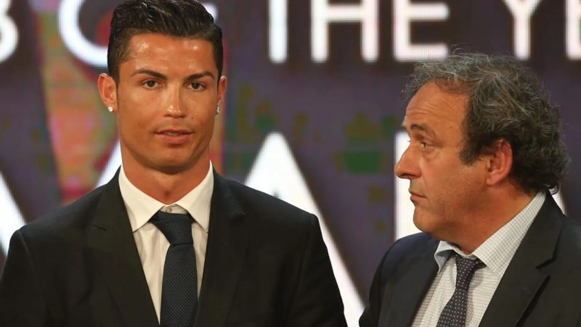 Cristiano Ronaldo, junto a Platini.