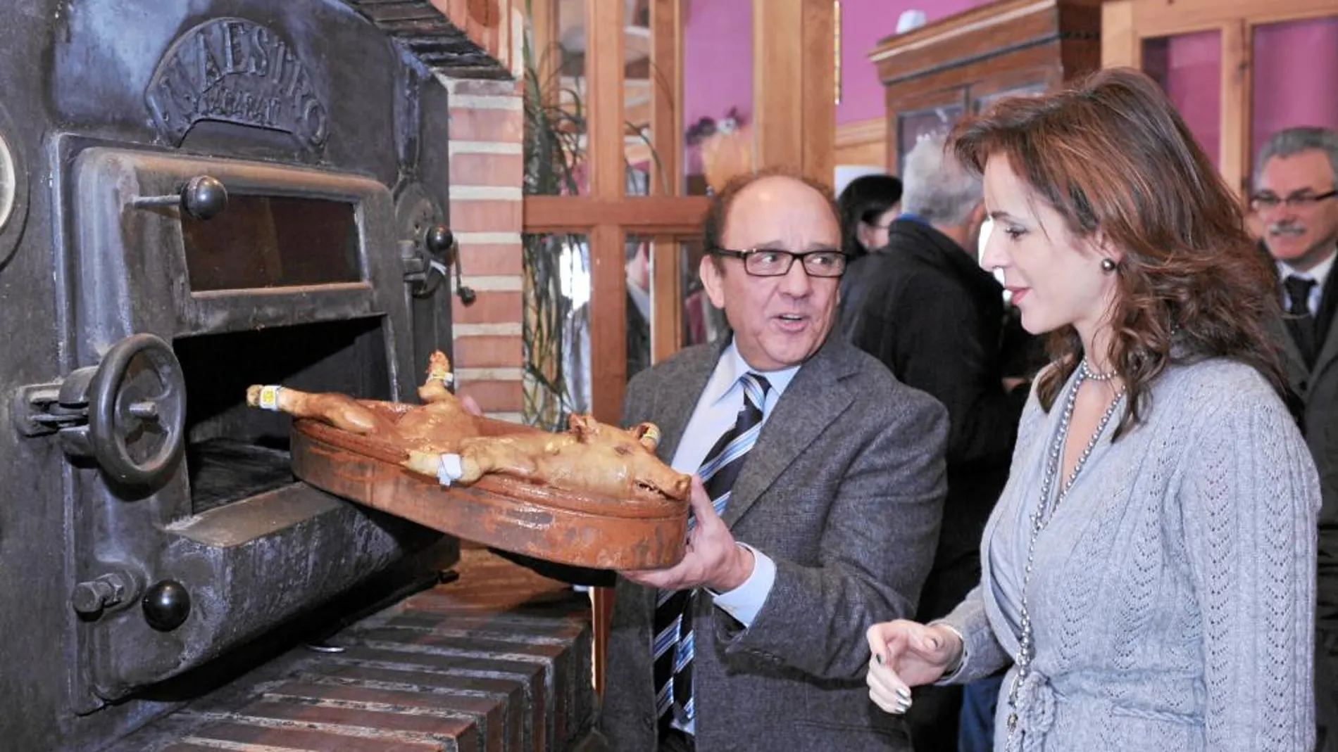 José María Ruiz, presidente de Procose, junto con la consejera de Agricultura y Ganadería, Silvia Clemente, en una edición anterior de los «5 días de El Dorado», en Segovia