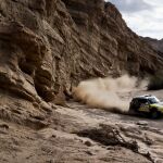 El piloto español Nani Roma compite en la cuarta etapa 4 del rally Dakar