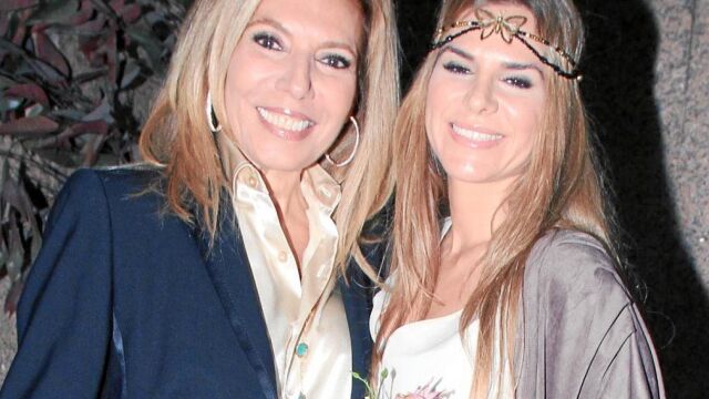 Maribel Yébenes junto a su hija Myriam, el día de su boda con Raúl Ramírez